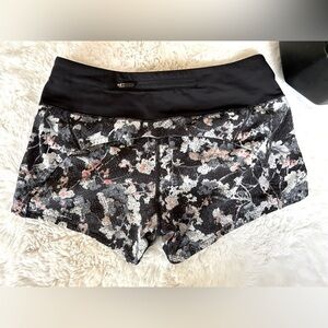 Lululemon Run Times Shirt II 4” in Spring Multi Bloom Size 4